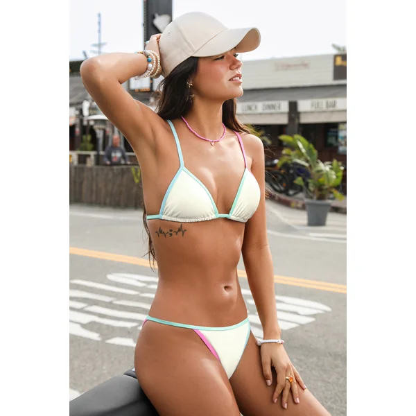 Bikini blanc col diamant et bas extra échancré