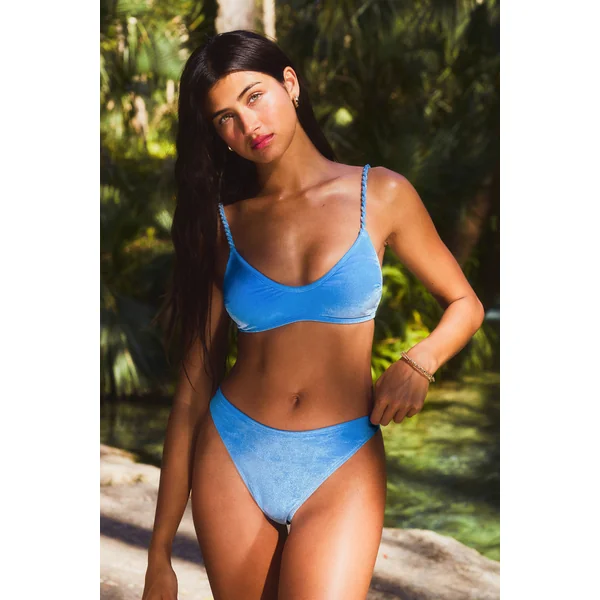Bikini bleu bas extra échancré