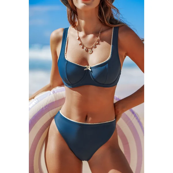 Bikini bleu bretelles ajustables et bas échancré