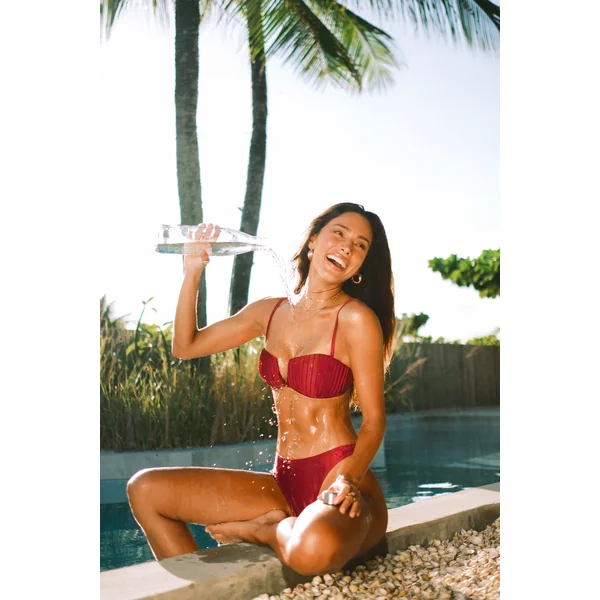 Bikini cerise avec paréo
