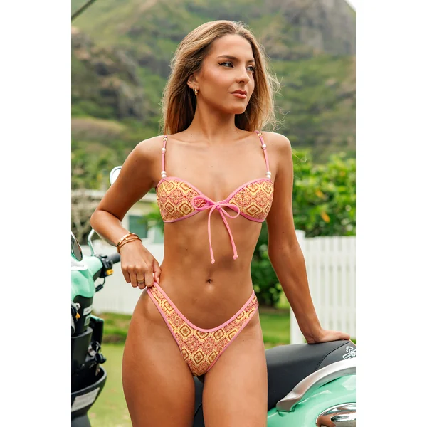 Bikini col diamant et bas extra échancré