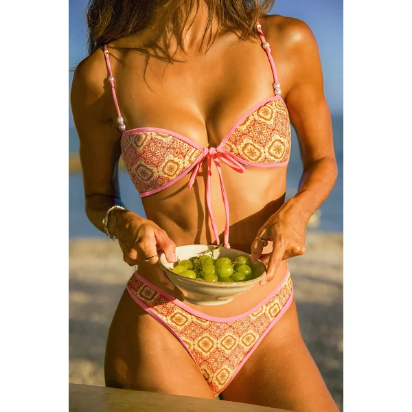 Bikini col diamant et bas extra échancré