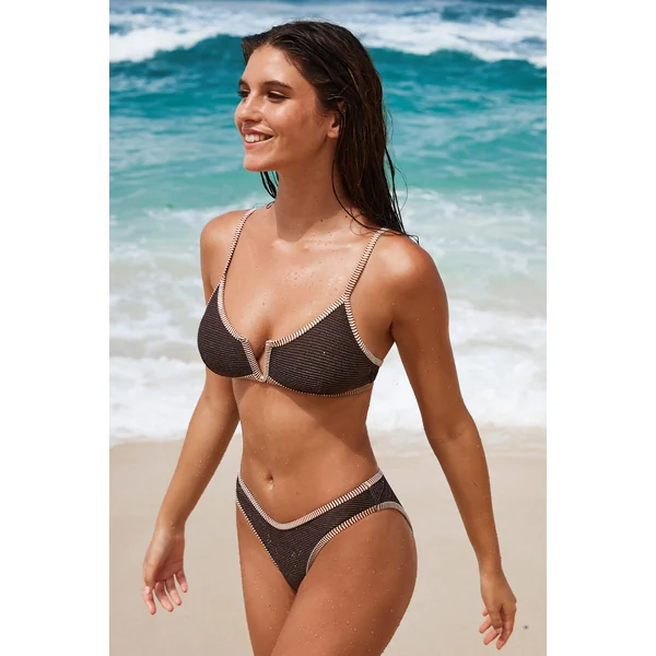 Bikini col scoop fil en V et bas échancré