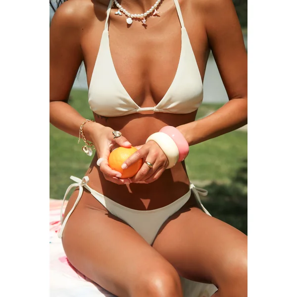 Bikini crème col plongeant dos nu jambe ultra haute