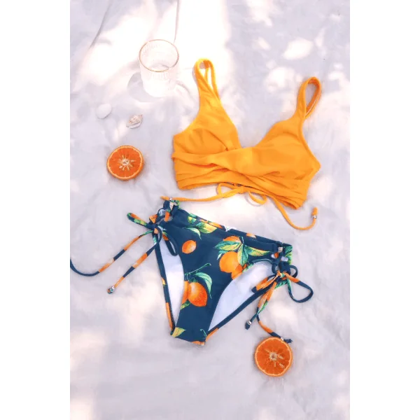 Bikini jaune et floral avec emballage à nouer sur les côtés
