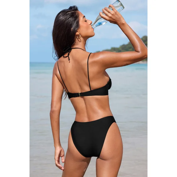 Bikini noir bretelles licou et bas taille moyenne