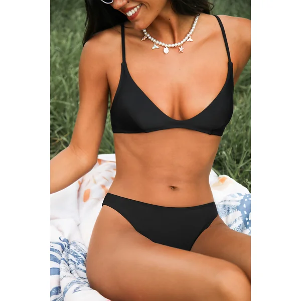 Bikini noir col scoop avec bretelles ajustables