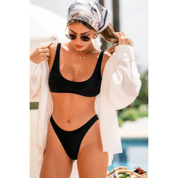 Bikini noir col scoop en taille standard