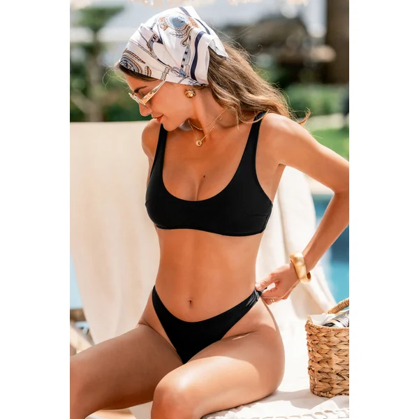 Bikini noir col scoop en taille standard