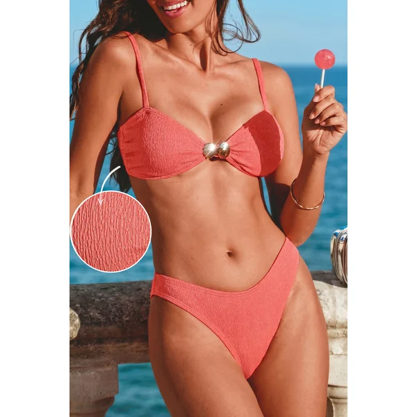 Bikini rose doux et féminin