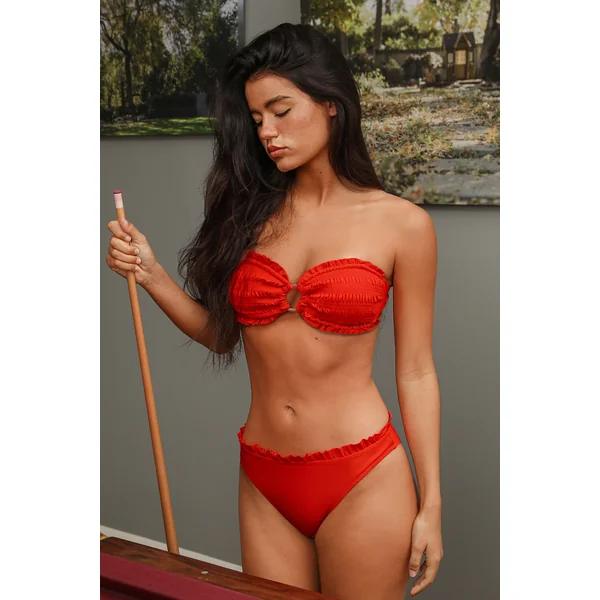 Bikini rouge anneau en O col cœur et bas échancré