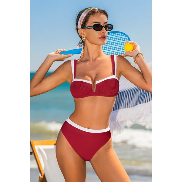 Bikini rouge fil en U et bas jambe découpée au milieu