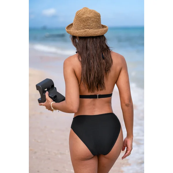 Bikini trois pièces noir bretelles ajustables avec paréo