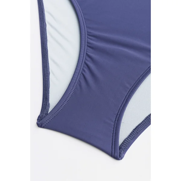 Bikini à dos sportif et hipster à bande