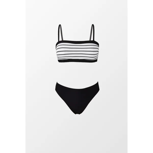 Bikini à rayures et bas effronté noir