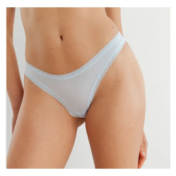Blush - Culotte Tanga/String en microfibre avec bordure en dentelle Bleu Ciel Medium