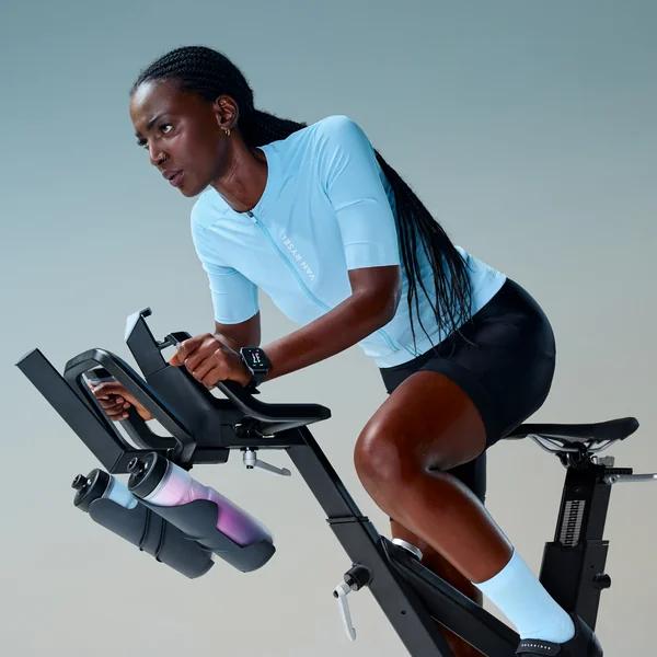 Challenge bike ultra silencieux, fluide, performant, 1500w et connecté à zwift