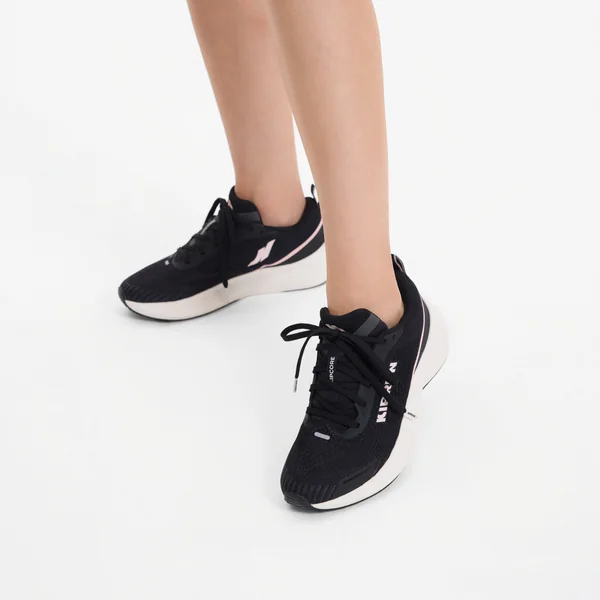 Chaussures de Running Femme, Kiprun Kipcore Noir