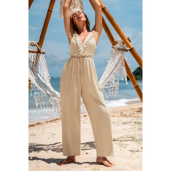 Combinaison pantalon beige à l’allure épurée
