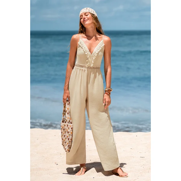 Combinaison pantalon beige à l’allure épurée