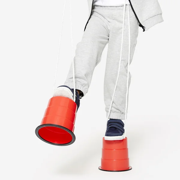 ECHASSES POTS POUR ENFANT AVEC PATINS ANTIDERAPANTS.