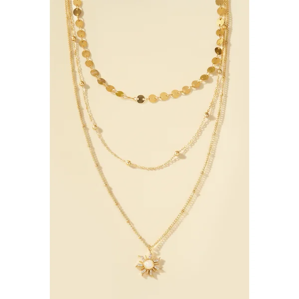 Ensemble de colliers dorés décoratifs