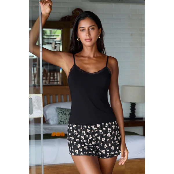 Ensemble de pyjama noir floral doux