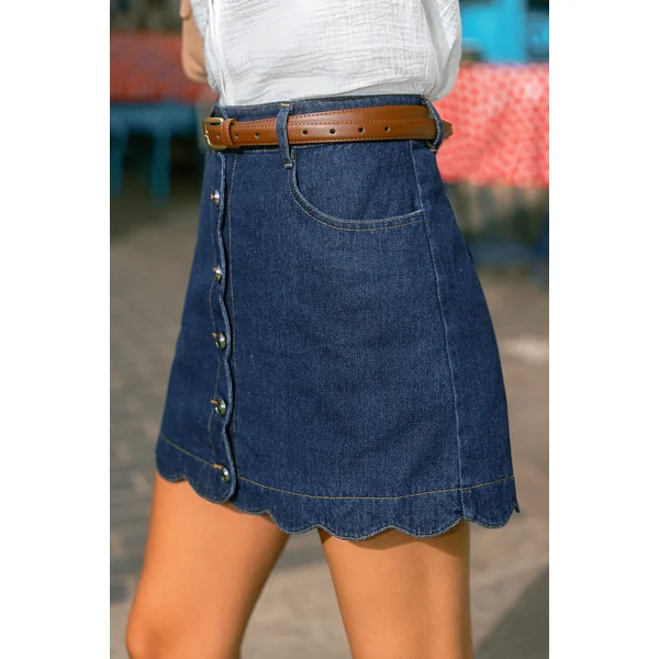 Jupe courte bleue ourlet festonné