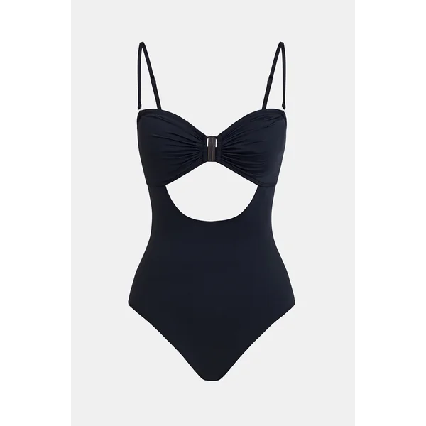 Maillot de bain une pièce couverture moderne éffrontée
