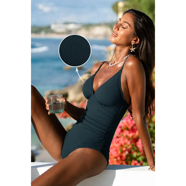 Maillot de bain une pièce gainant à l’allure élégante