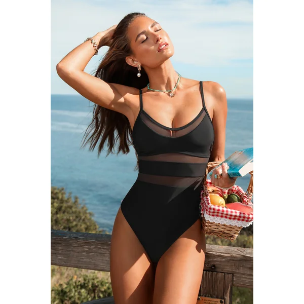 Maillot de bain une pièce noir col scoop jambe standard