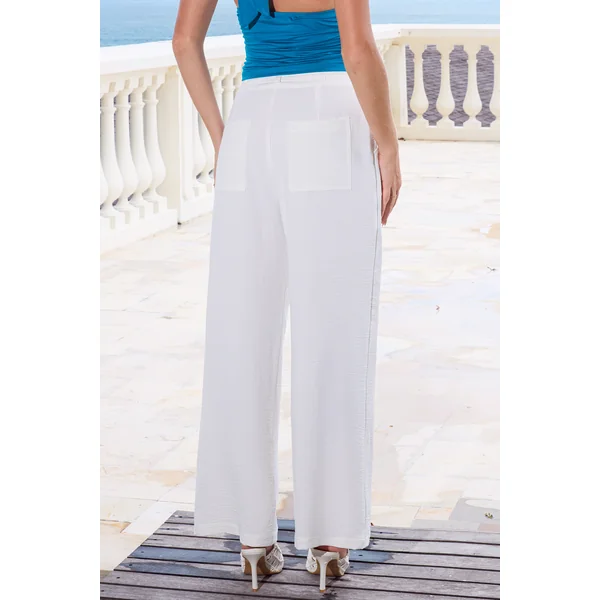 Pantalon blanc nouer à la taille jambe droite