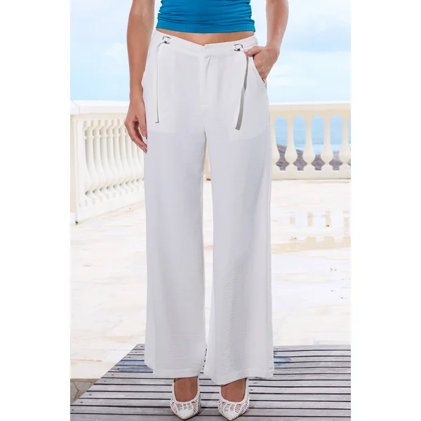 Pantalon blanc nouer à la taille jambe droite