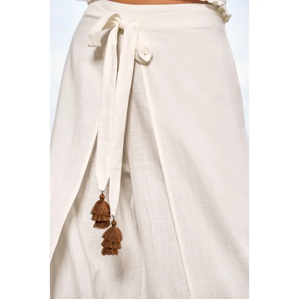 Pantalon blanc nouer à la taille