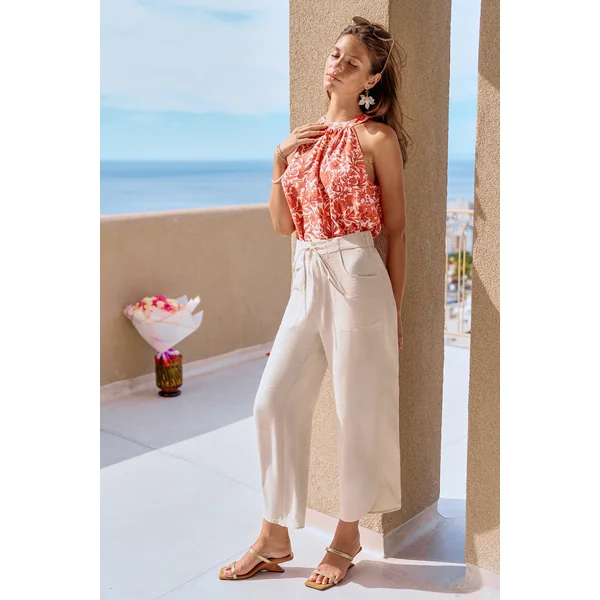 Pantalon crème ourlet incurvé