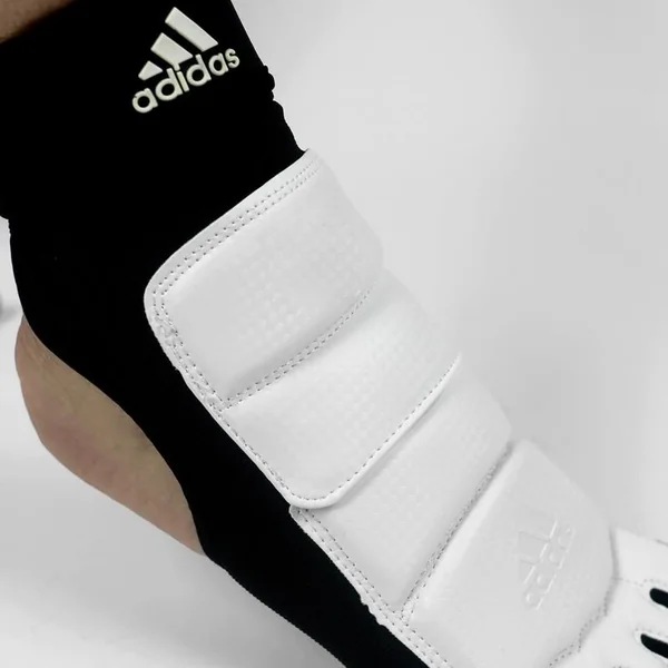 Pitaines taekwondo Adidas - blanc/noir