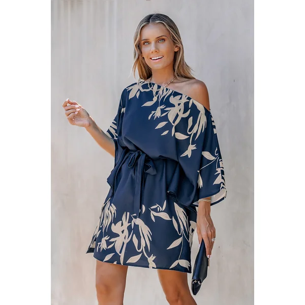Robe avec ceinture à une épaule et à imprimé feuilles
