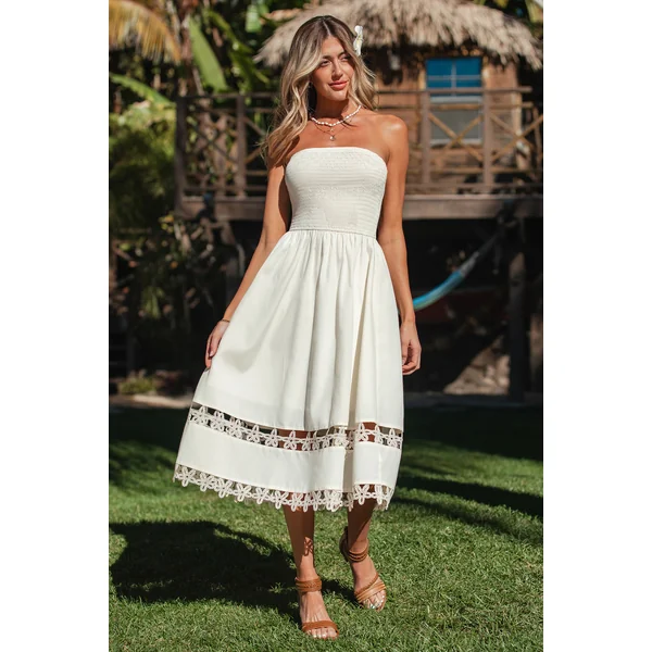 Robe beige col droit smockée