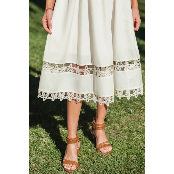 Robe beige col droit smockée