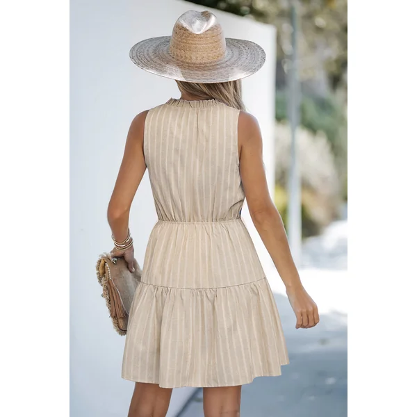 Robe beige courte à rayures sans manches col cranté