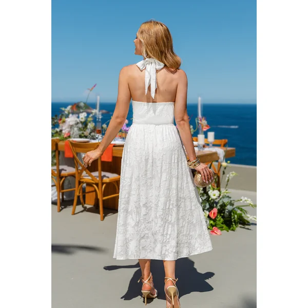 Robe blanche col plongeant