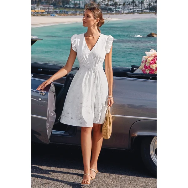 Robe blanche col surplis garniture à volants