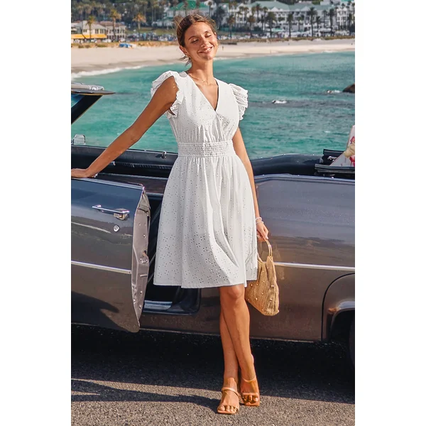 Robe blanche col surplis garniture à volants