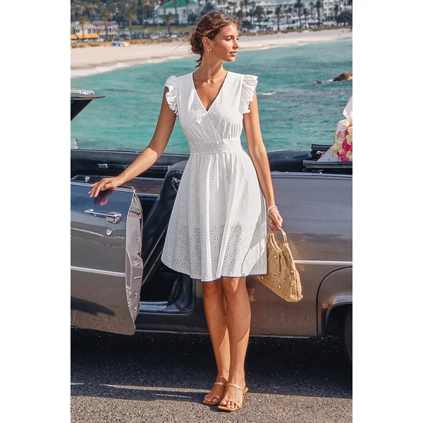 Robe blanche col surplis garniture à volants