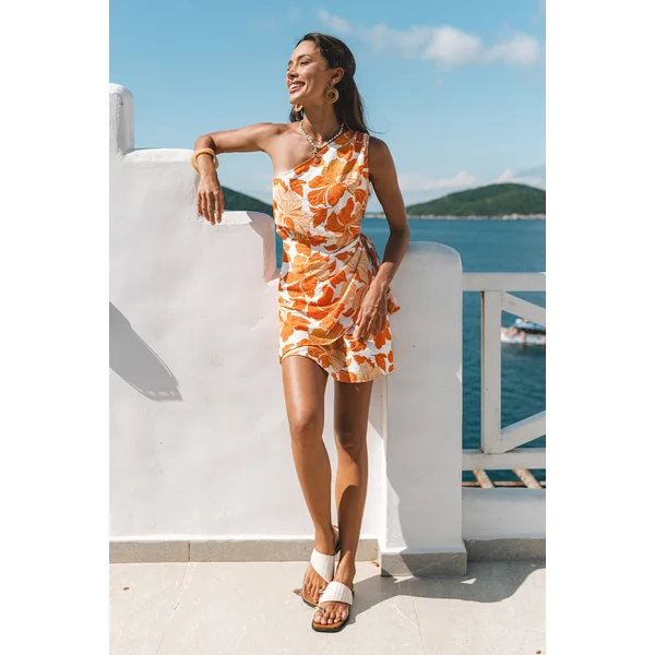 Robe courte asymétrique nouée