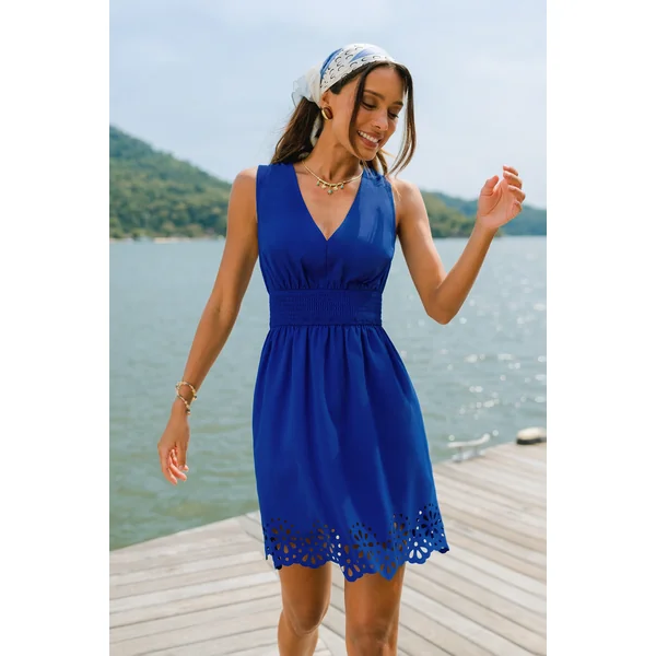 Robe courte bleu royal col V sans manches