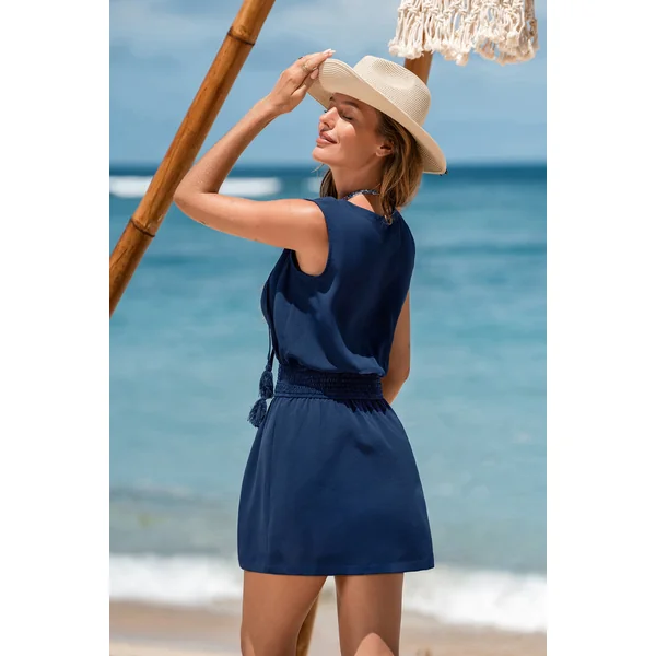 Robe courte bleue au style affirmé