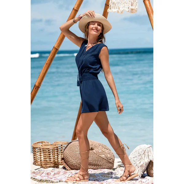 Robe courte bleue au style affirmé