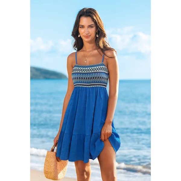 Robe courte bleue col carré sans manche
