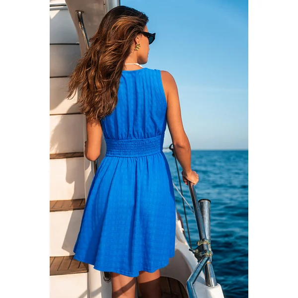 Robe courte bleue col plongeant sans manches
